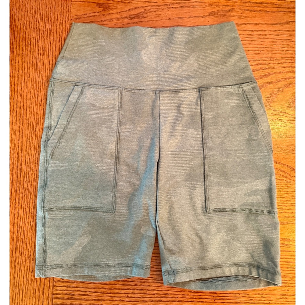 Aerie Chill Play Move Shorts Medium Green Camo High Waist Pocket